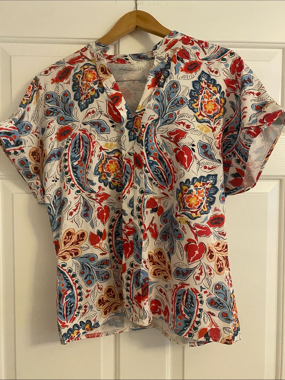 Women's White Floral Paisley Short-Sleeve Blouse